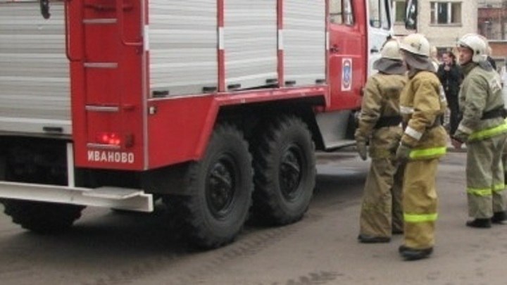 На Сахалине в пожаре погибли женщина и ее 2-летний сын