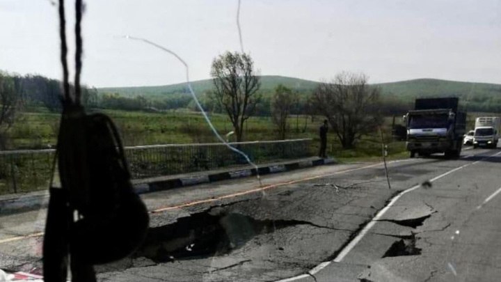 Третий за месяц автомобильный мост разрушился в Приморье