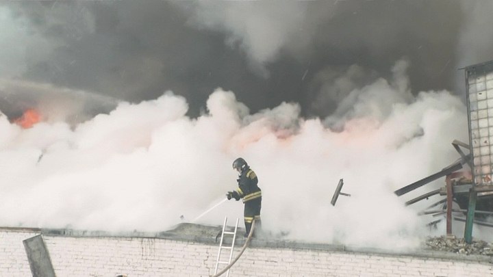 Пожар в многоэтажном здании в Краснодаре ликвидирован