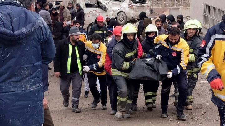 Количество жертв землетрясения в Турции выросло до 21 тысячи человек