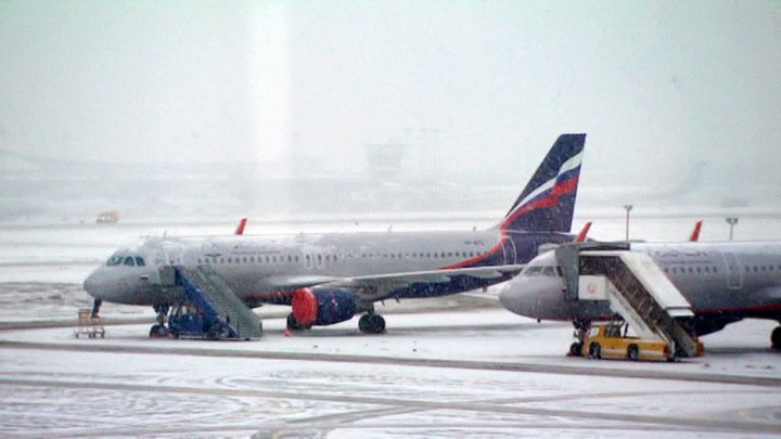 Около 30 рейсов задержаны и отменены в аэропортах Москвы