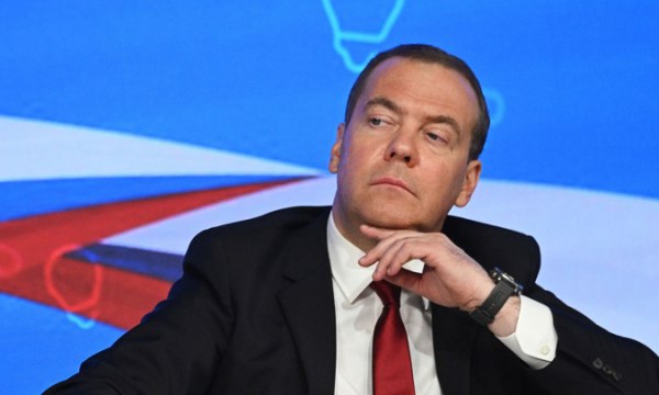 Медведев: теракт на "Северных потоках" принес выгоду США в ущерб Европе