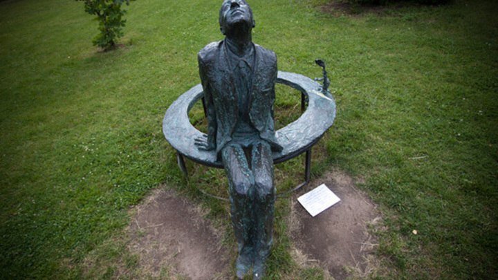 Скульптура Андрея Сахарова "переехала" в Карабах