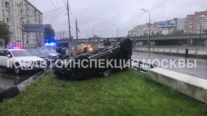 Водитель Porsche погиб в аварии на юго-востоке Москвы